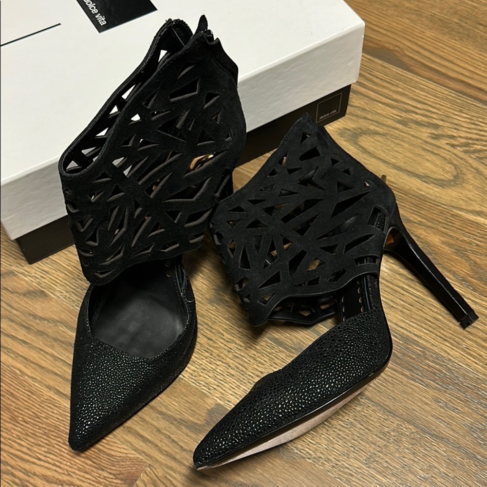 DV heels - Picture 2 of 2